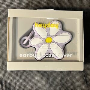 Heyday Lavender and White Daisy Earbud Case